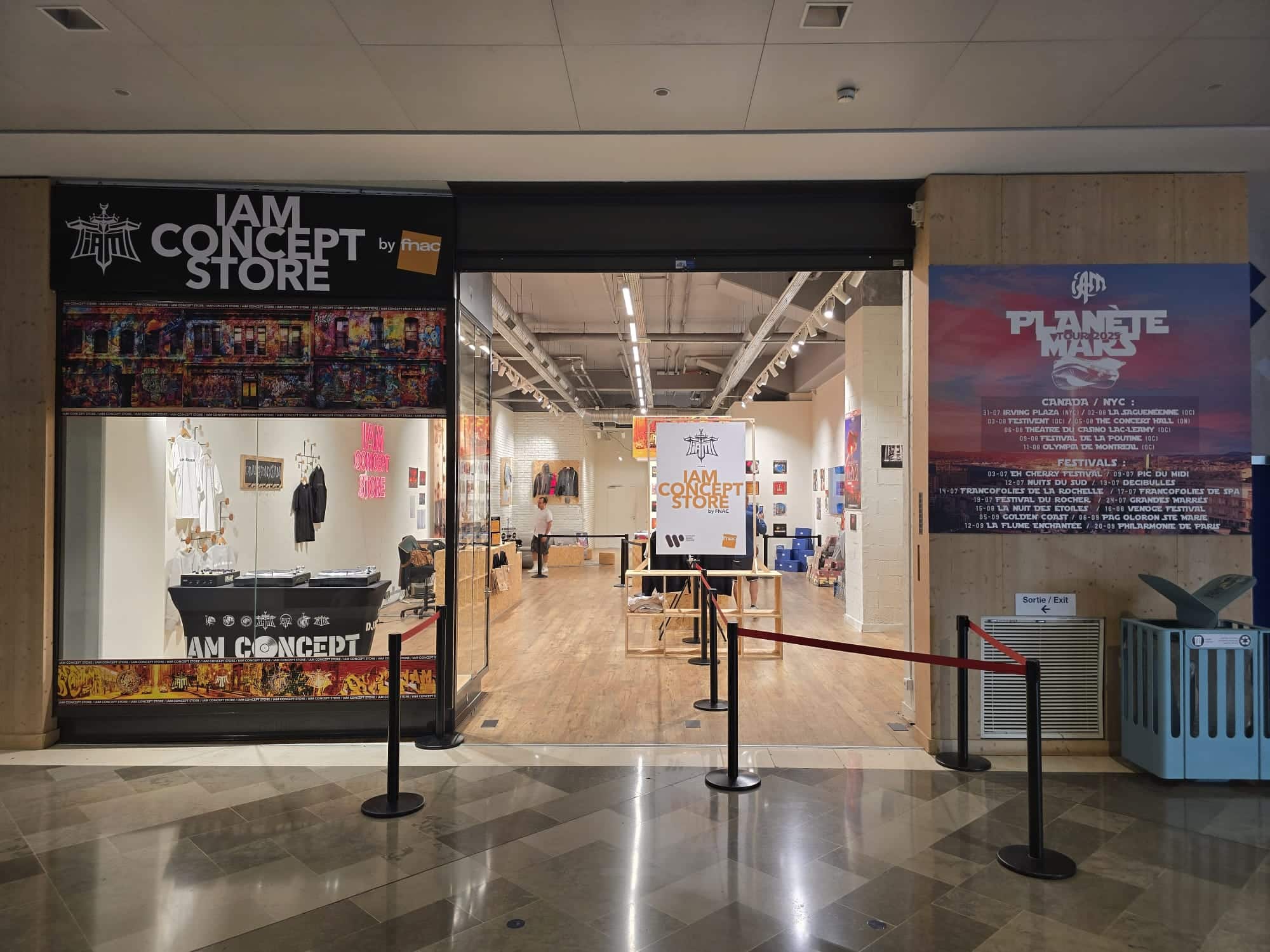 Devanture du concept store du groupe i am réalisé par the Shaperz